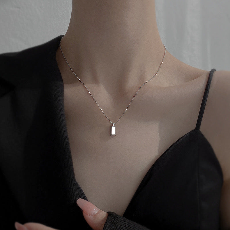 Titanium steel necklace small square collarbone chain female 2024 network red do not fade geometric small strip fashion everything female