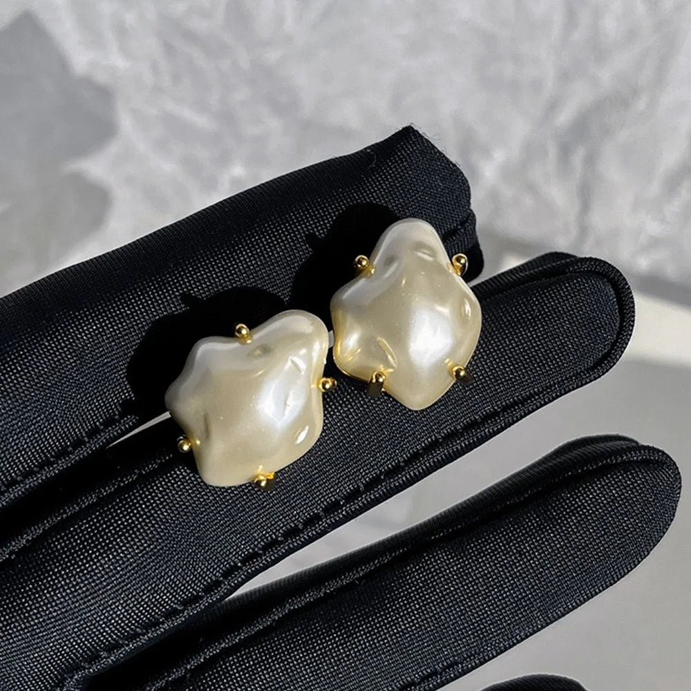 Fashion trend Irregular Baroque pearl earrings Women's light luxury niche design earrings retro temperament