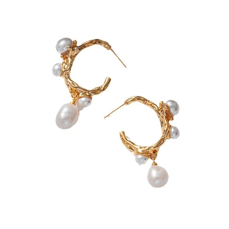 2024 new EuropeAn-American style niche French retro senior imitation Baroque pearl studs design sense earrings female