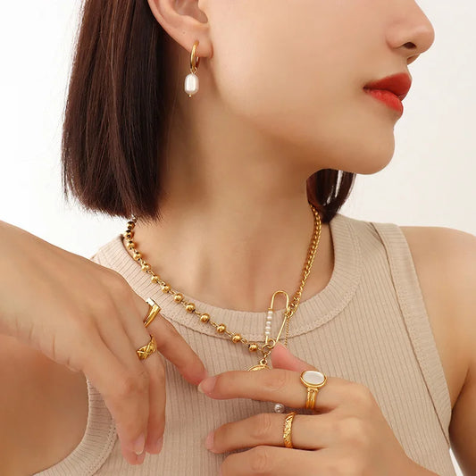 Metal circle ear buckle Fresh water pearl pendant earrings do not fade light luxury French titanium steel plated 18K gold earrin
