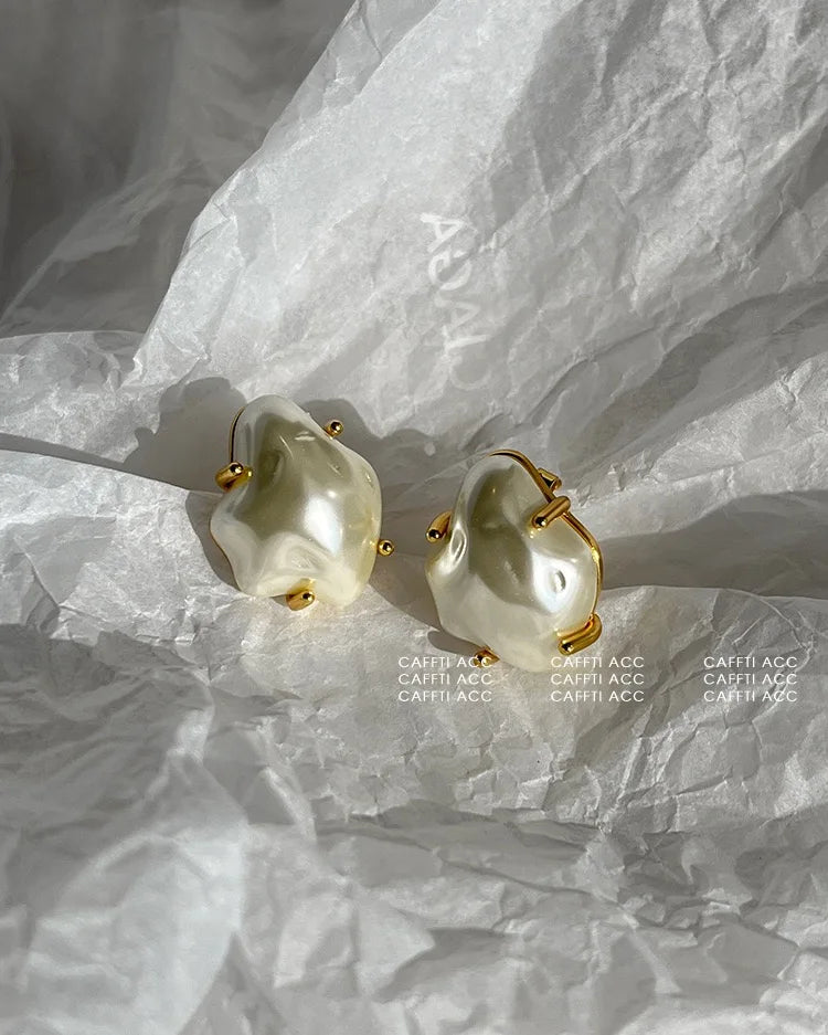 Fashion trend Irregular Baroque pearl earrings Women's light luxury niche design earrings retro temperament