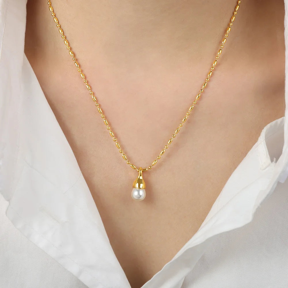 Fashion temperament with light luxury rice bead chain necklace titanium steel shell bead pendant collarbone chain with accessori