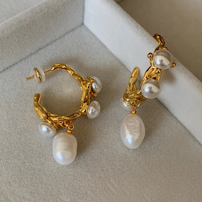 2024 new EuropeAn-American style niche French retro senior imitation Baroque pearl studs design sense earrings female