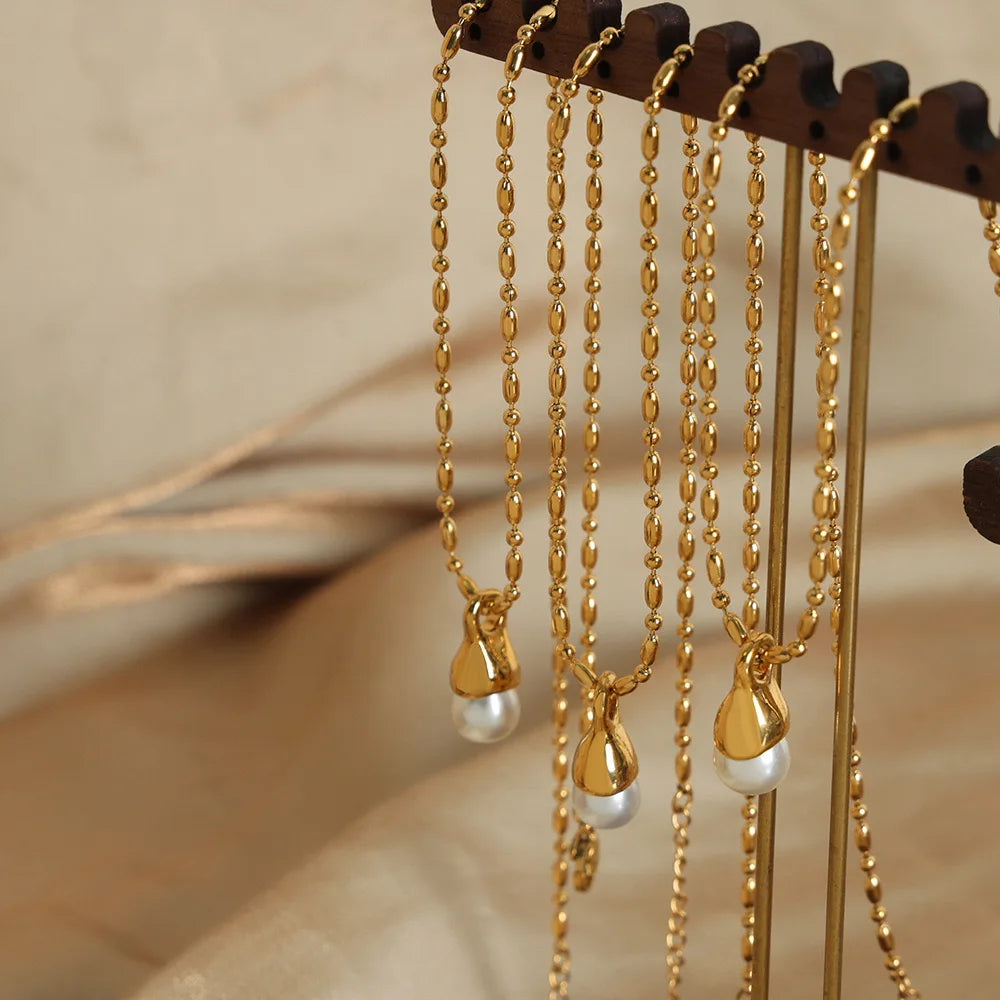 Fashion temperament with light luxury rice bead chain necklace titanium steel shell bead pendant collarbone chain with accessori