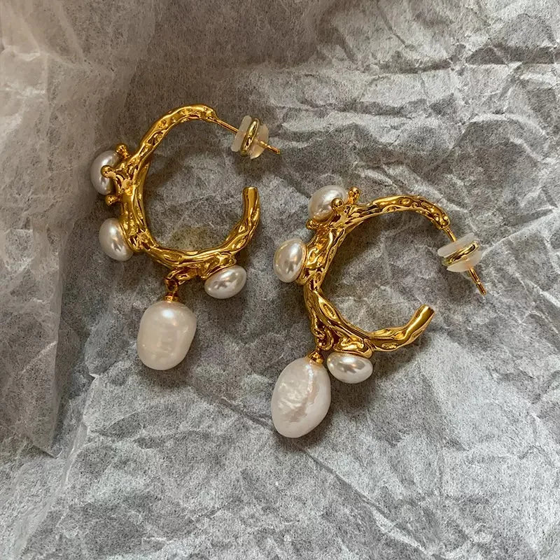 2024 new EuropeAn-American style niche French retro senior imitation Baroque pearl studs design sense earrings female